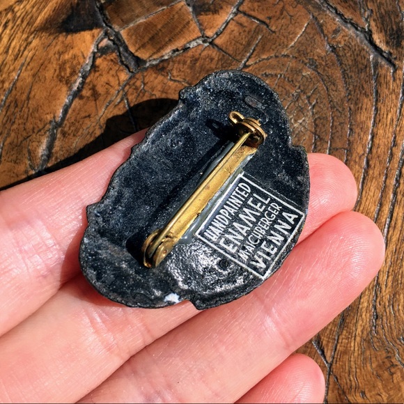 Vintage MICHAELA FREY hand painted enamel brooch - Picture 5 of 16